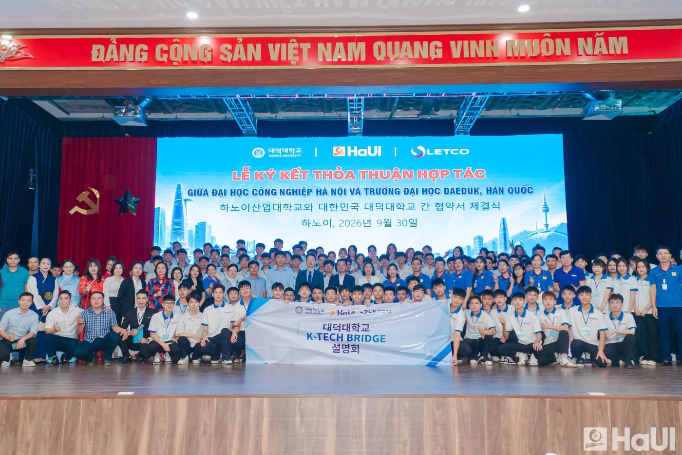 Sinh viên K-Tech Bridge tại lễ ký kết hợp tác giữa HaUI và Đại học Daeduk